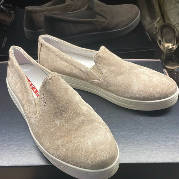 Ladies Prada suede loafer with rubber sole - Picture 1 of 7